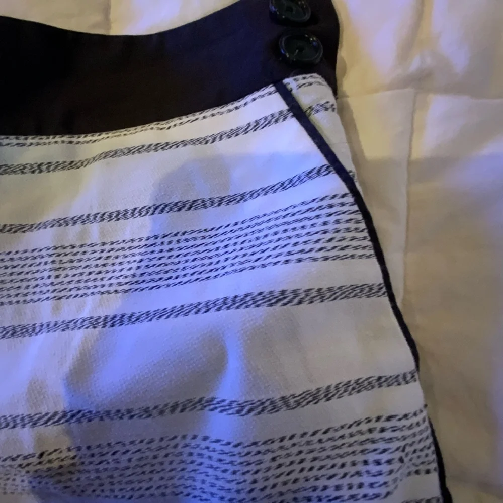 LOFT Black and White Striped High Waist Shorts Side Pockets And Zipper Size 6